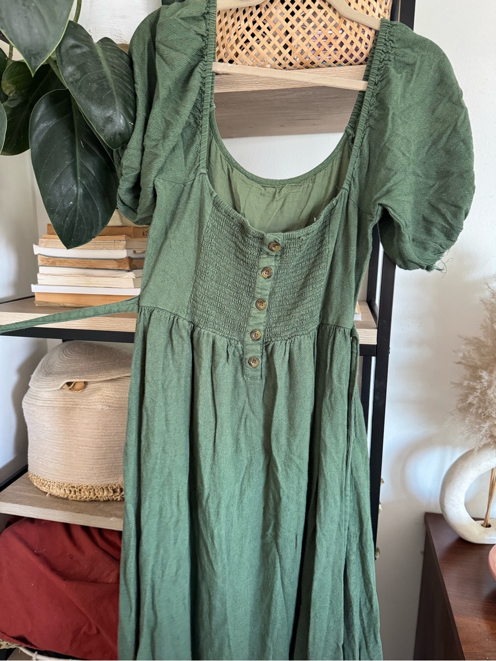 Little cottonwood linen midi dress with puff sleeves - Picture 2 of 3